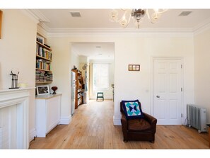 3 habitaciones, tabla de planchar con plancha y wifi gratis 