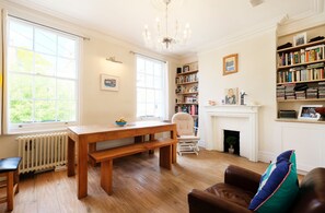 Living area - 3-br Spacious Flat in Central London (London)