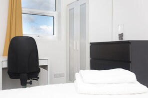 4 camere, una scrivania, ferro/asse da stiro, Wi-Fi gratuito