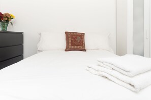 4 Schlafzimmer, Schreibtisch, Bügeleisen/Bügelbrett, kostenloses WLAN