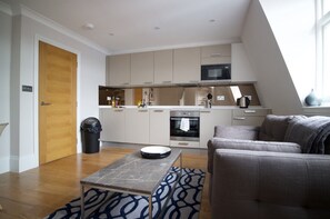 ตู้เย็นขนาดใหญ่, ไมโครเวฟ, เตาอบ, เครื่องล้างจาน