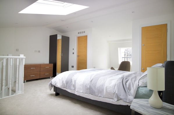 2 bedrooms, iron/ironing board, free WiFi