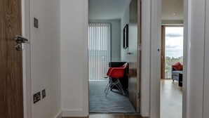 Hallway - 409 Chapel Street · Stylish, Clean 1 Bedroom Flat for 4 (Salford)