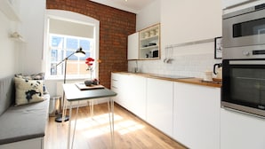 Private kitchen - 1BR Stylish Flat in 1860's Listed Building for 5 (Edinburgh)