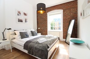 Room - 1BR Stylish Flat in 1860's Listed Building for 5 (Edinburgh)