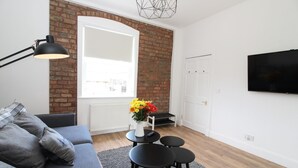 Room - 1BR Stylish Flat in 1860's Listed Building for 5 (Edinburgh)