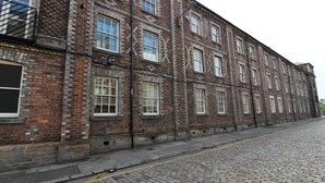 Front of property - 1BR Stylish Flat in 1860's Listed Building for 5 (Edinburgh)