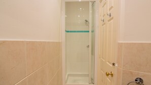 Badkamer met douche