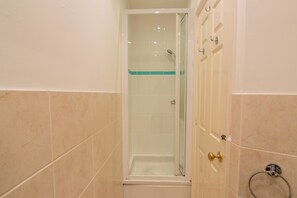 Bathroom shower - 1 Bed Flat 7-min Walk From Temple Meads (Bristol)