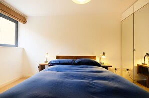 Apartment (2 Bedrooms) | 2 Schlafzimmer, Bügeleisen/Bügelbrett, kostenloses WLAN, Bettwäsche