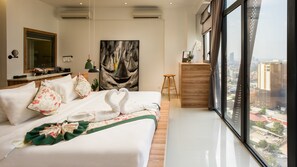 Executive Suite, 1 King Bed - The Snowbell Hotel & SPA @ The Bridge. (Phnom Penh)