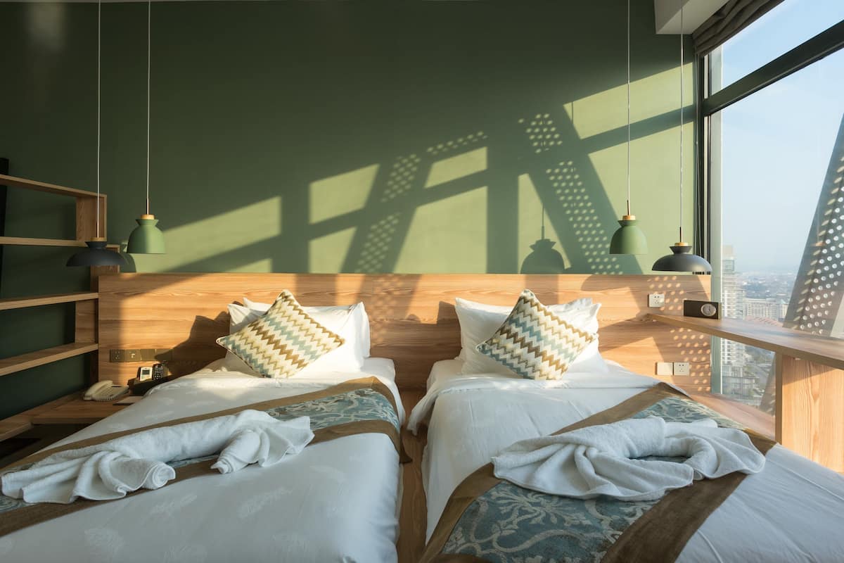 1 bedroom, premium bedding, minibar, in-room safe