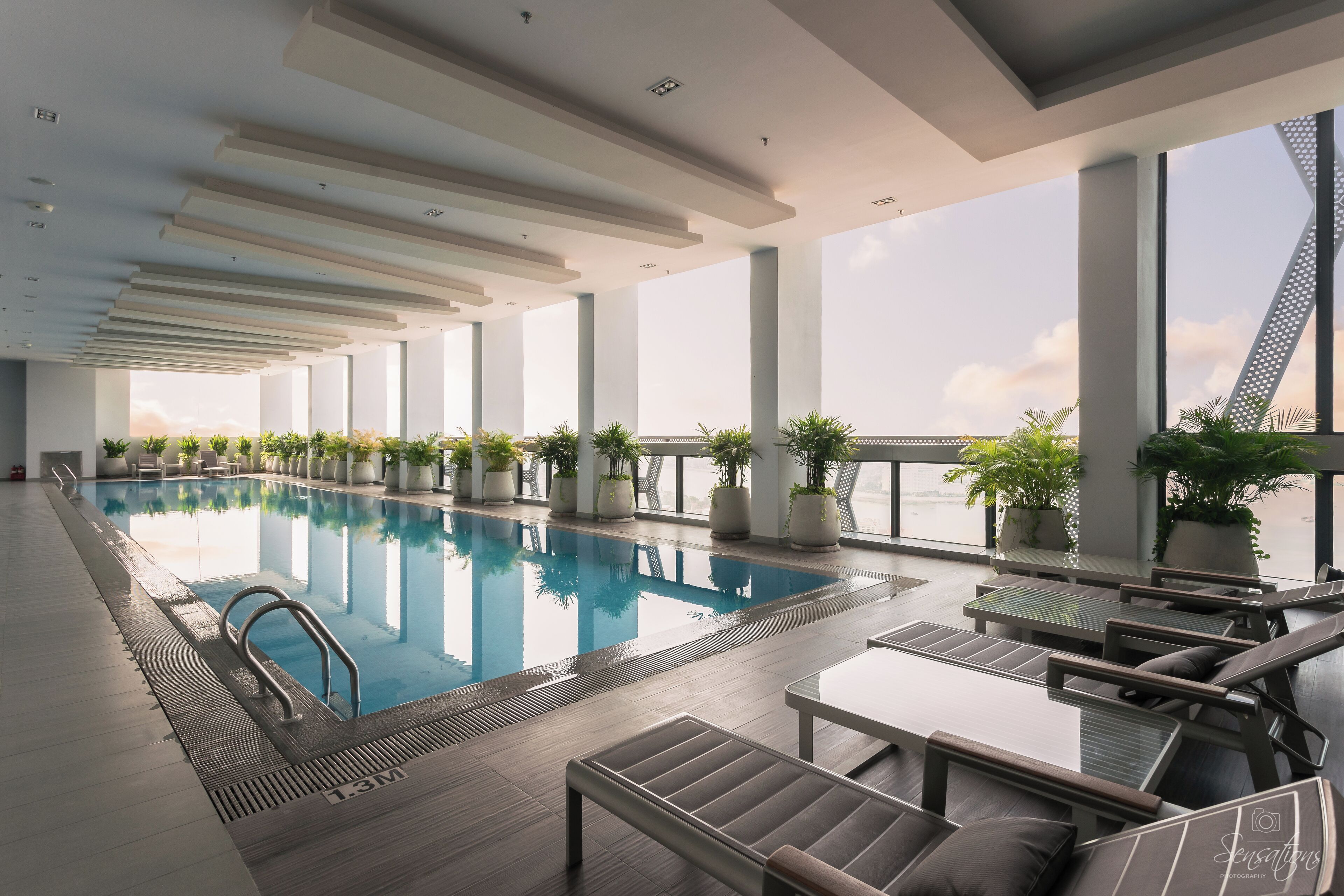 屋内プール、サンラウンジャー