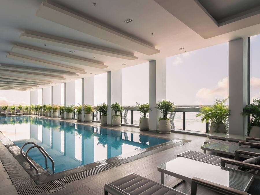 Indoor pool, pool loungers