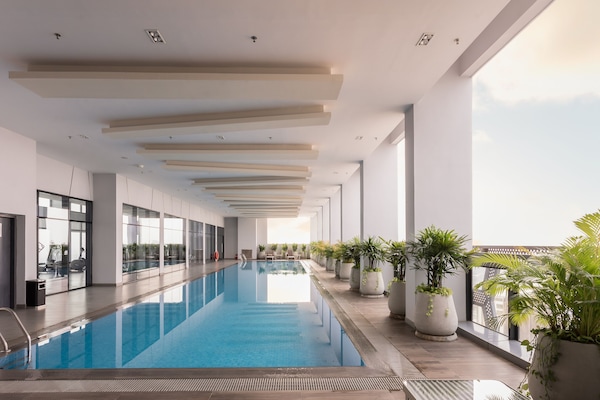 Indoor pool, sun loungers