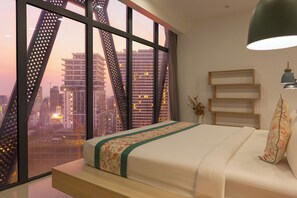 Premium bedding, minibar, in-room safe, desk - The Snowbell Hotel & SPA @ The Bridge. (Phnom Penh)