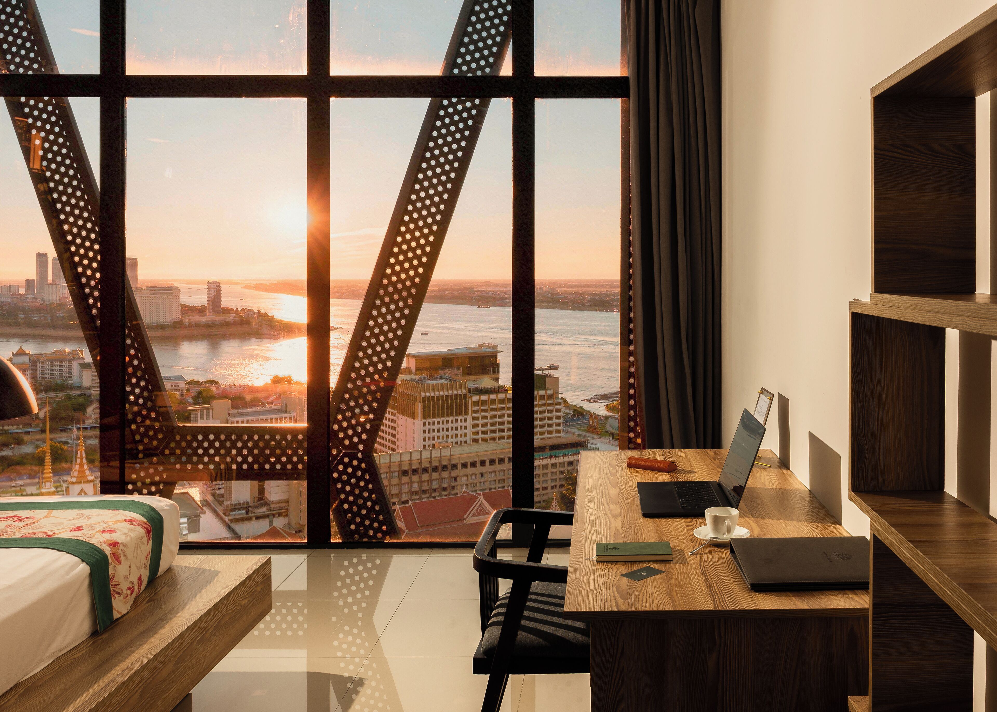 エグゼクティブ スイート キングベッド 1 台 | 高級寝具、ミニバー、セーフティボックス (室内)、デスク