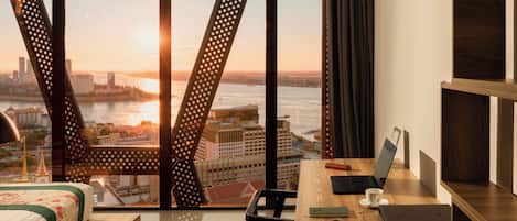 Executive Suite, 1 King Bed | Premium bedding, minibar, in-room safe, desk