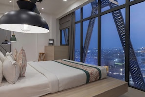 Executive Suite, 1 King Bed | Premium bedding, minibar, in-room safe, desk - The Snowbell Hotel & SPA @ The Bridge. (Phnom Penh)