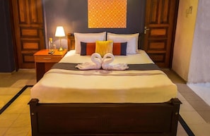 Chambre Double Deluxe, non-fumeurs | Couette en duvet d'oie, coffres-forts dans les chambres