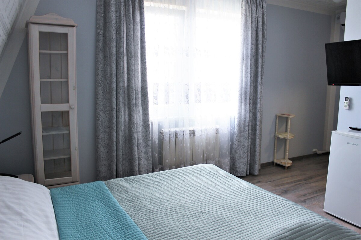 Chambre Double Confort | Bureau, fer et planche à repasser, Wi-Fi gratuit, draps fournis