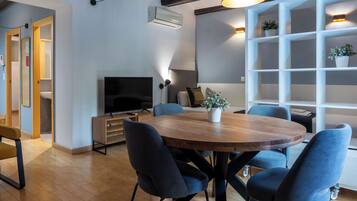 Apartamento | Zona de estar | Una televisión de pantalla plana