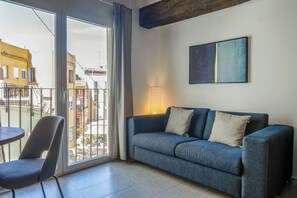 Studio | Living area | Flat-screen TV - Welcomer Apartments Valencia (Valencia)