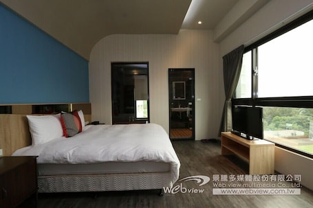 Deluxe Double Room, 1 Queen Bed, Non Smoking | Egyptian cotton sheets, premium bedding, down comforters, desk