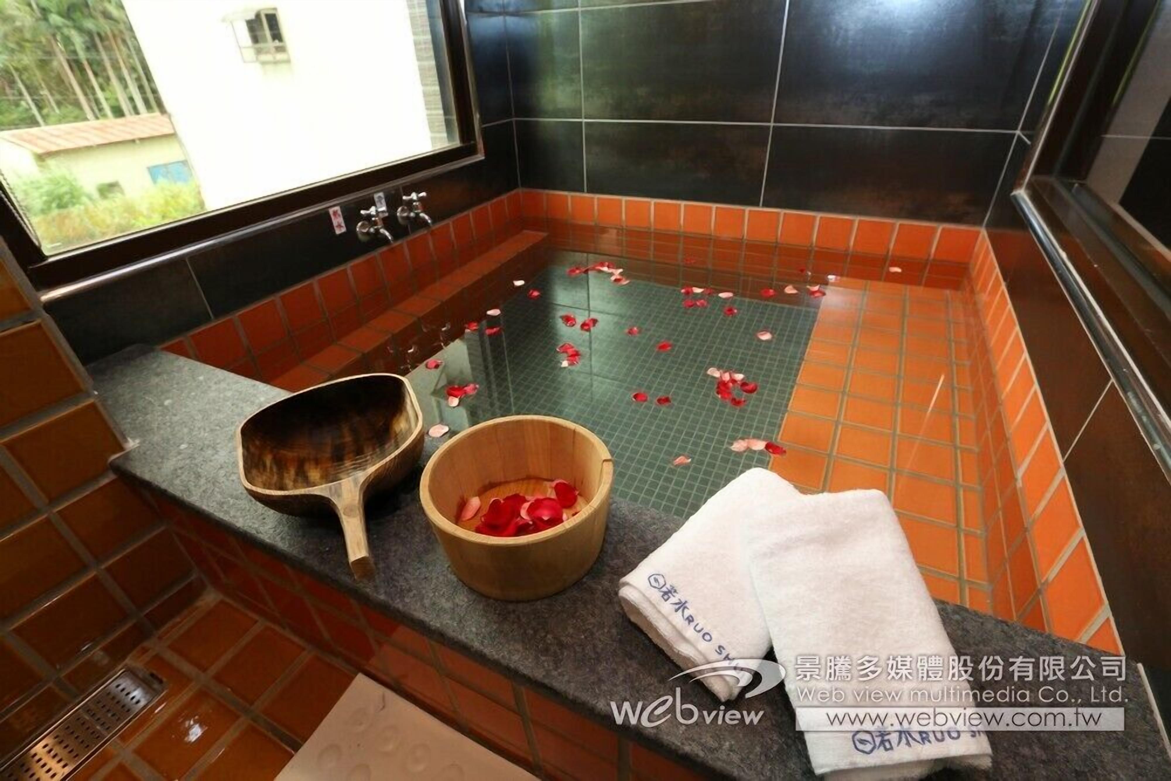 romantic double room, 1 queen bed, non smoking | bathroom | free toiletries, hair dryer, slippers, towels