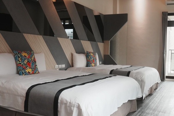 Kamar Quadruple Keluarga, 2 Tempat Tidur Queen, Bebas Asap Rokok | Seprai katun Mesir, seprai premium, selimut bulu angsa, dan meja kerja