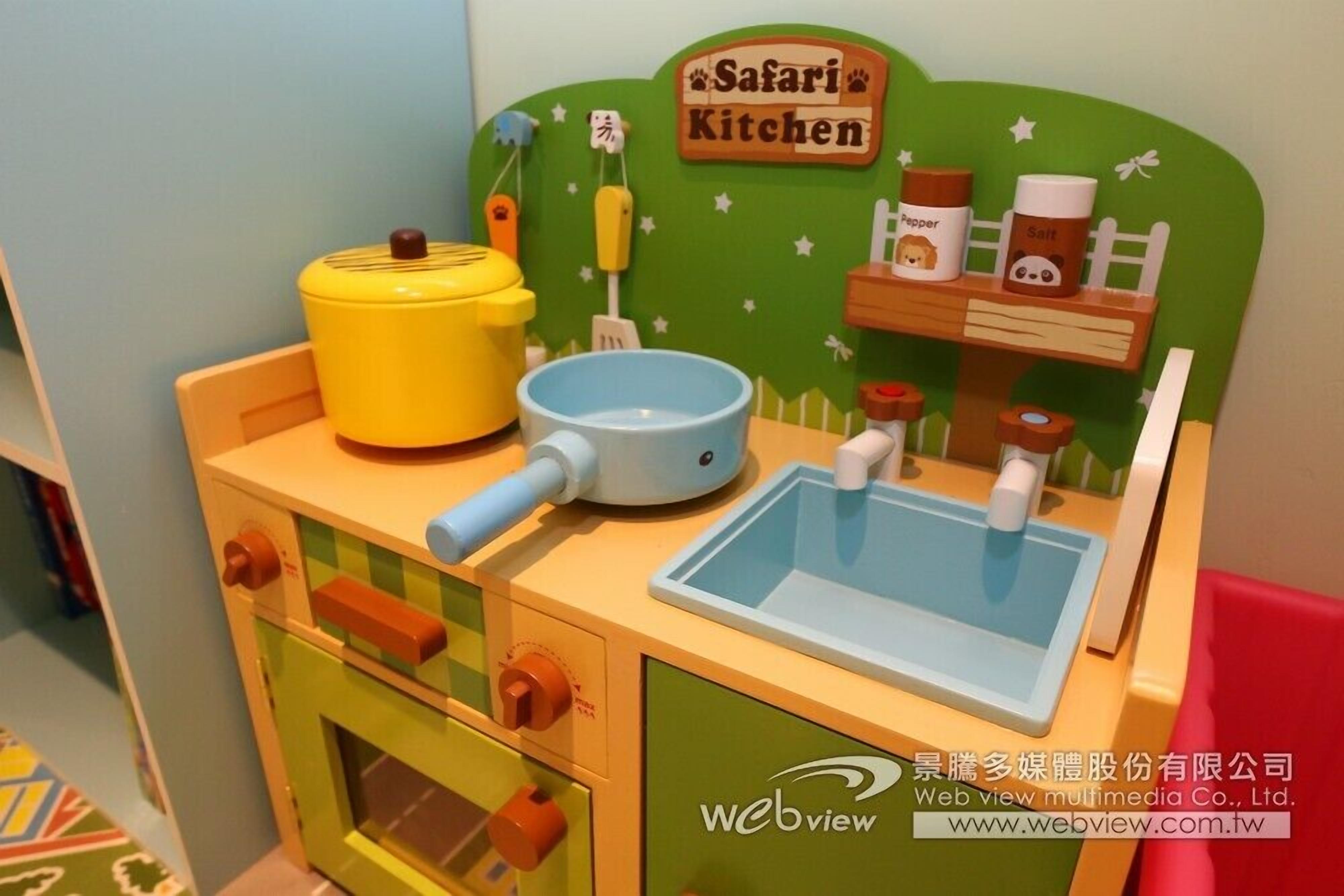 family quadruple room, 2 queen beds, non smoking | egyptian cotton sheets, premium bedding, down duvets, desk