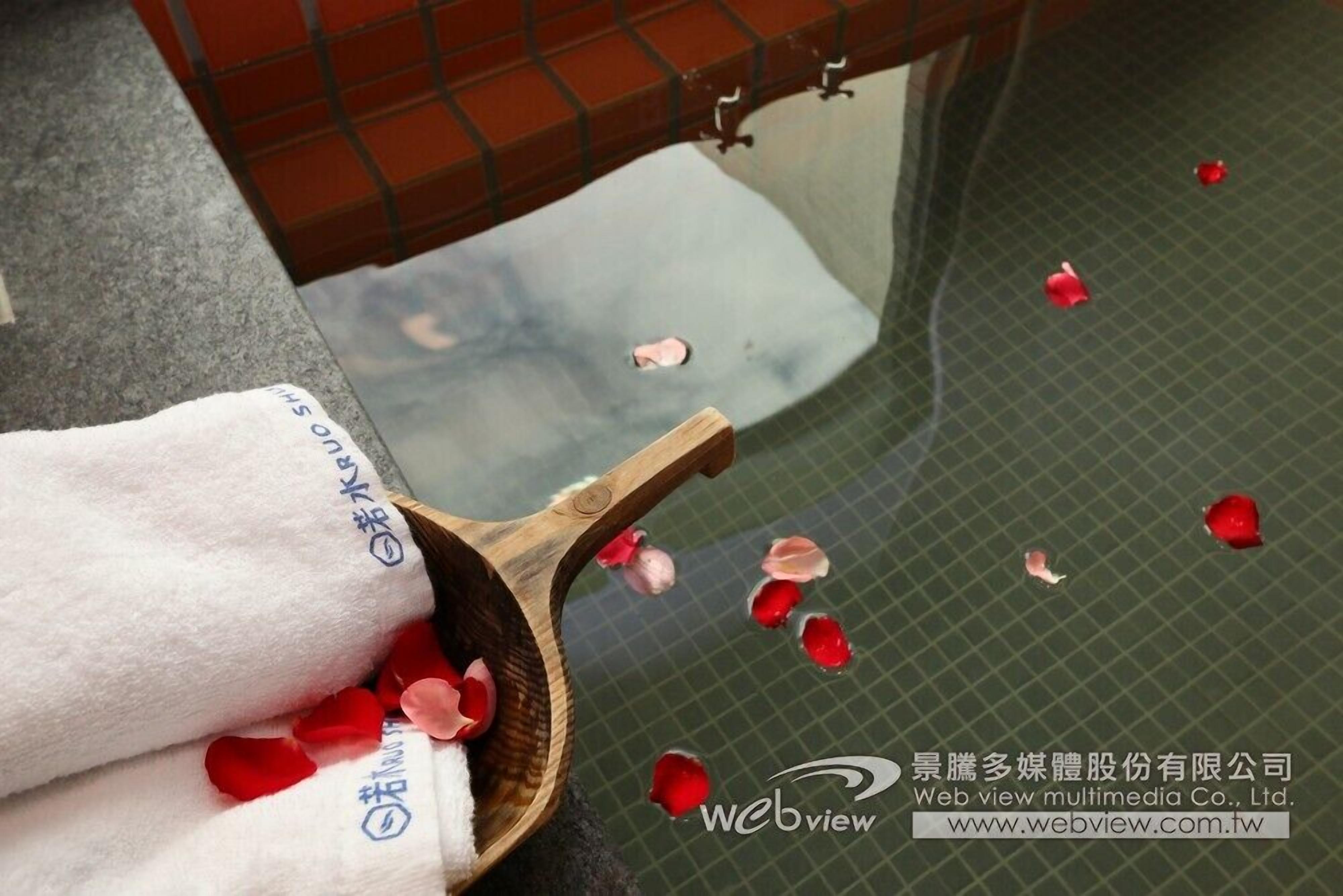 romantic double room, 1 queen bed, non smoking | egyptian cotton sheets, premium bedding, down duvets, desk