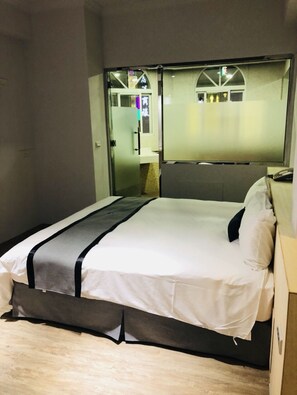 Chambre Élite double, 1 grand lit | Draps en coton égyptien, literie de qualité, couette en duvet, bureau