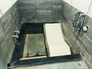 Quarto casal elite, 1 cama Queen | Banheiro | Chuveiro/banheira combinados, banheiras de fontes termais