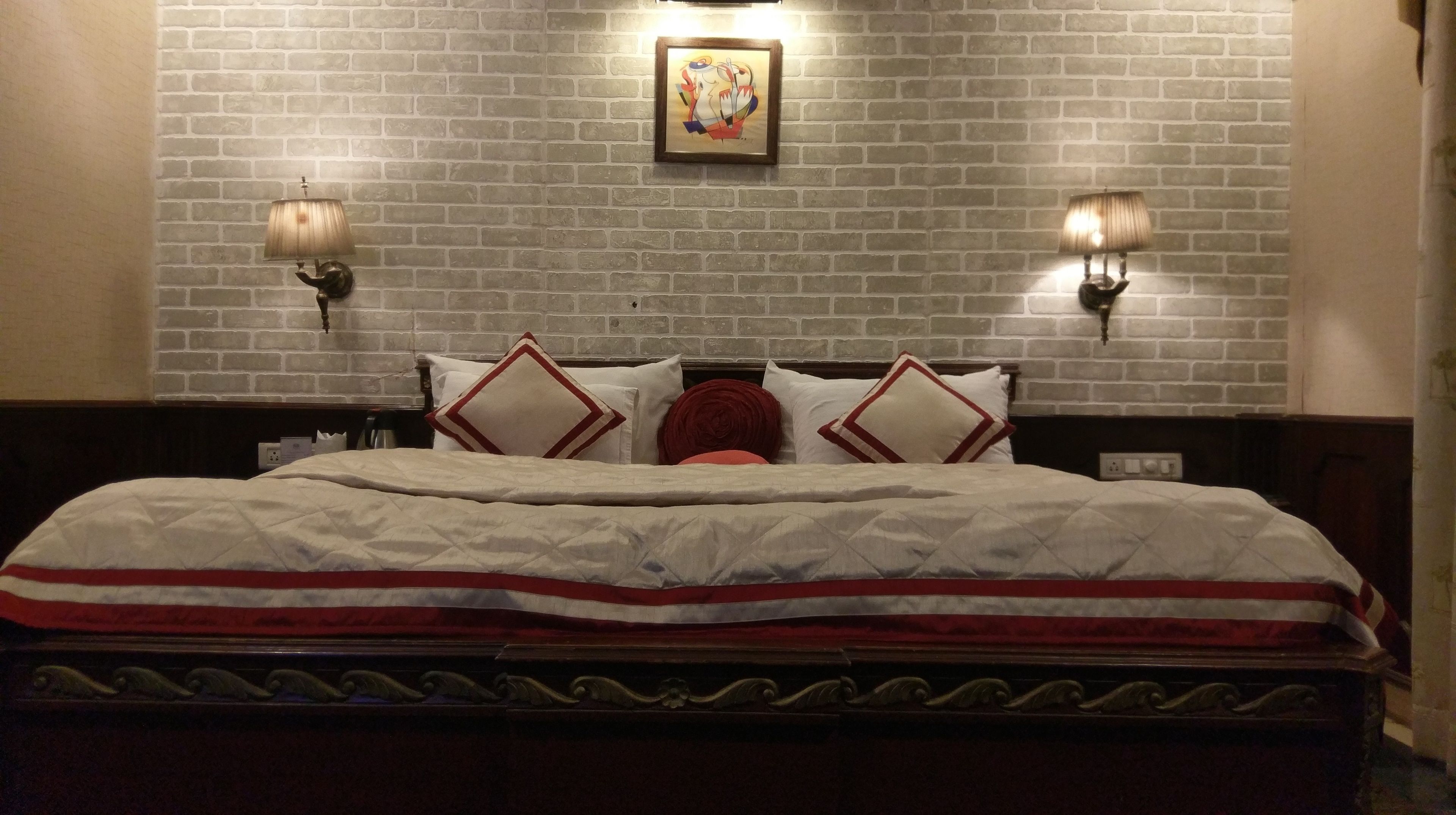 Deluxe Double Room | In-room safe, iron/ironing board, free WiFi, bed sheets