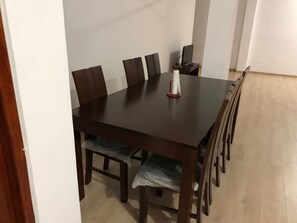 Dining - Ossa Villa (Mount Lavinia)