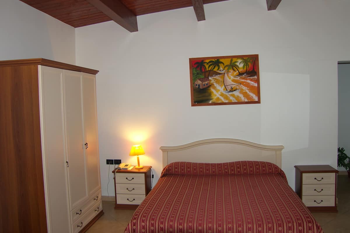 1 bedroom, minibar, desk, free wifi