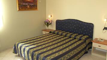 Minibar, Schreibtisch, kostenloses WLAN, Bettwäsche