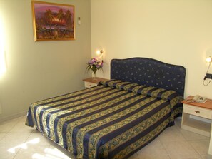 Minibar, desk, free WiFi, bed sheets - Genius Hotel (Corato)