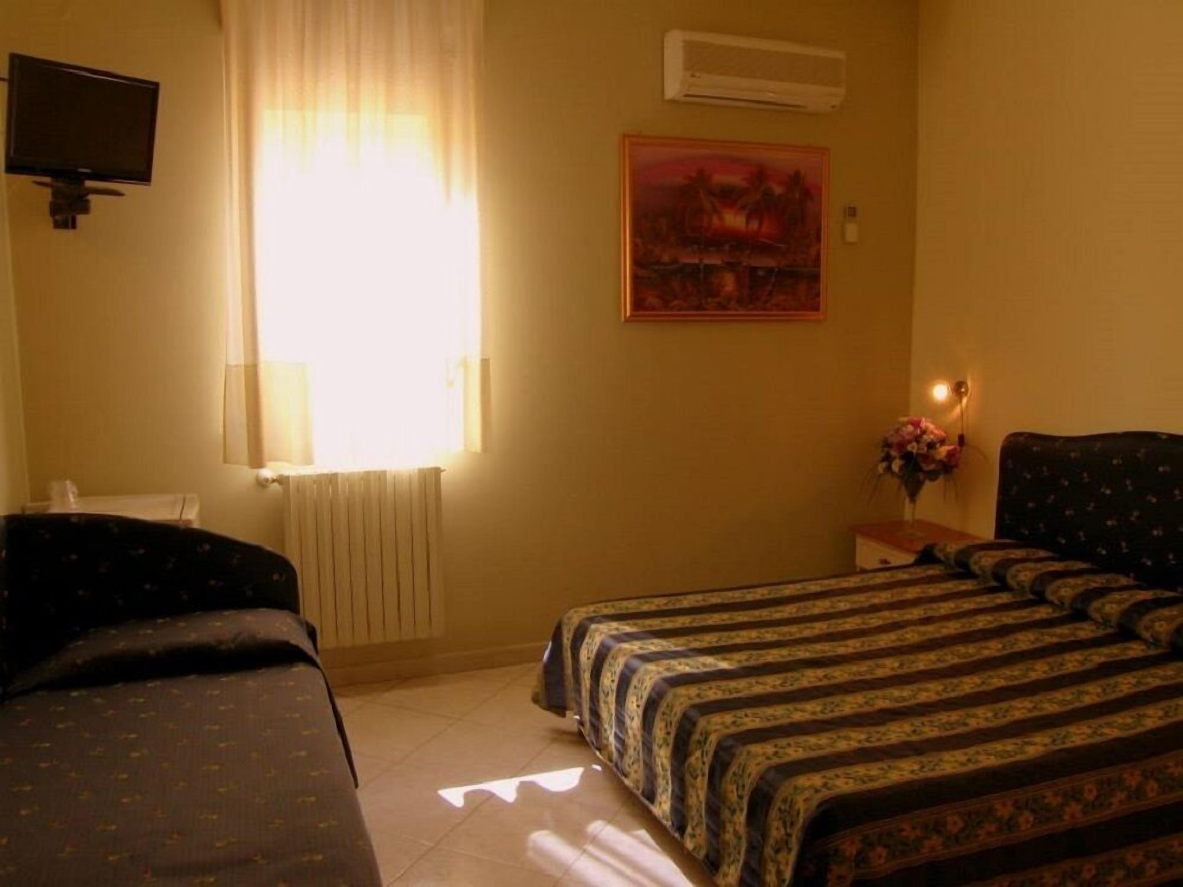 triple room | 1 bedroom, minibar, desk, free wifi
