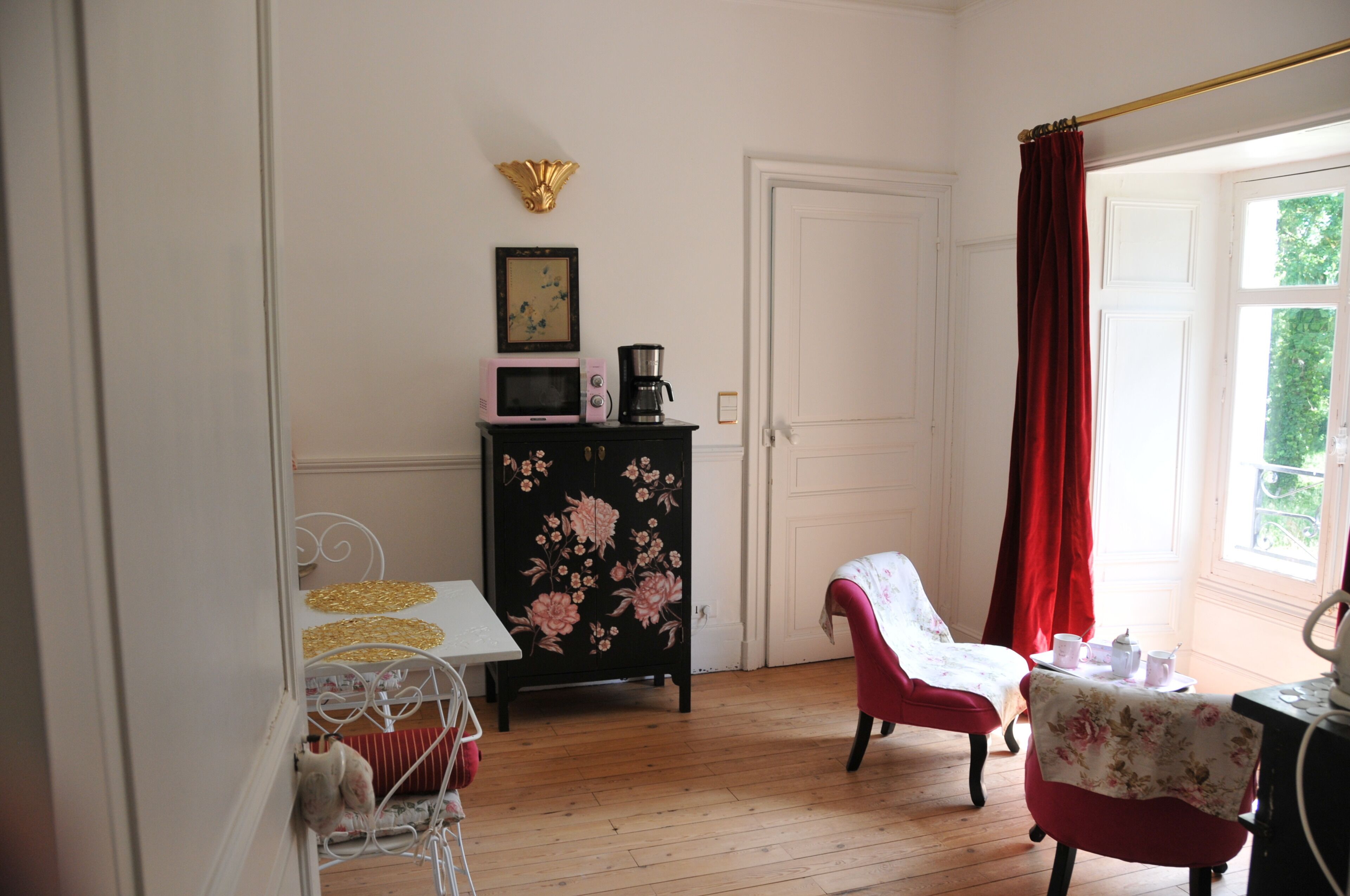 Luxury Apartment, 1 Bedroom, Refrigerator & Microwave, Park View | Living area | Fireplace