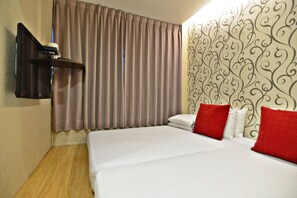 標準四人房 | 書桌、遮光布/窗簾、免費無線上網、床單