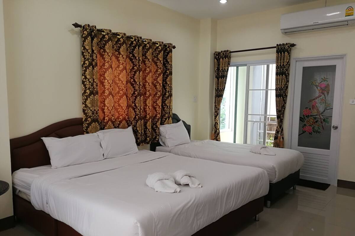 Triple Room with Pool View | Free WiFi
