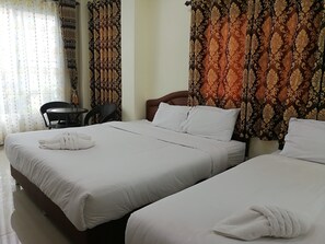 Triple Room with Pool View | Free WiFi