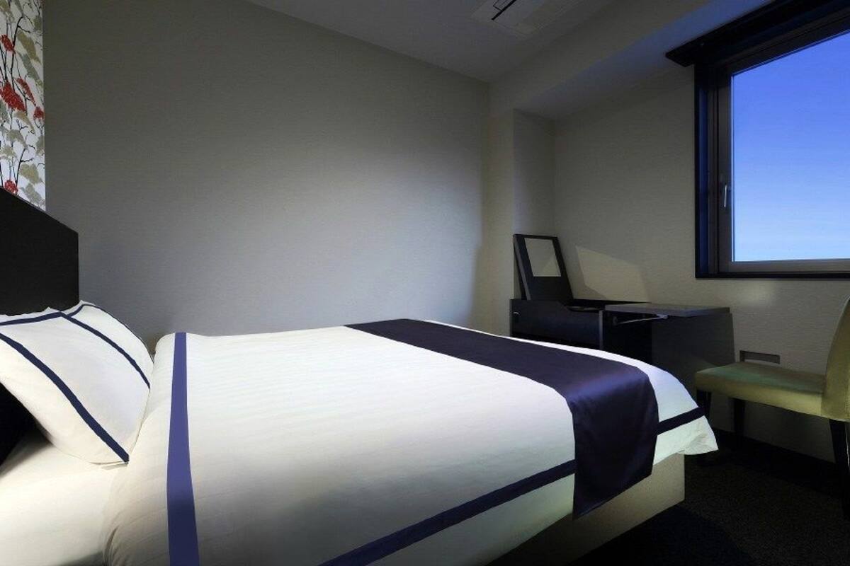 sky floor double room | in-room safe, blackout curtains, soundproofing, iron/ironing board