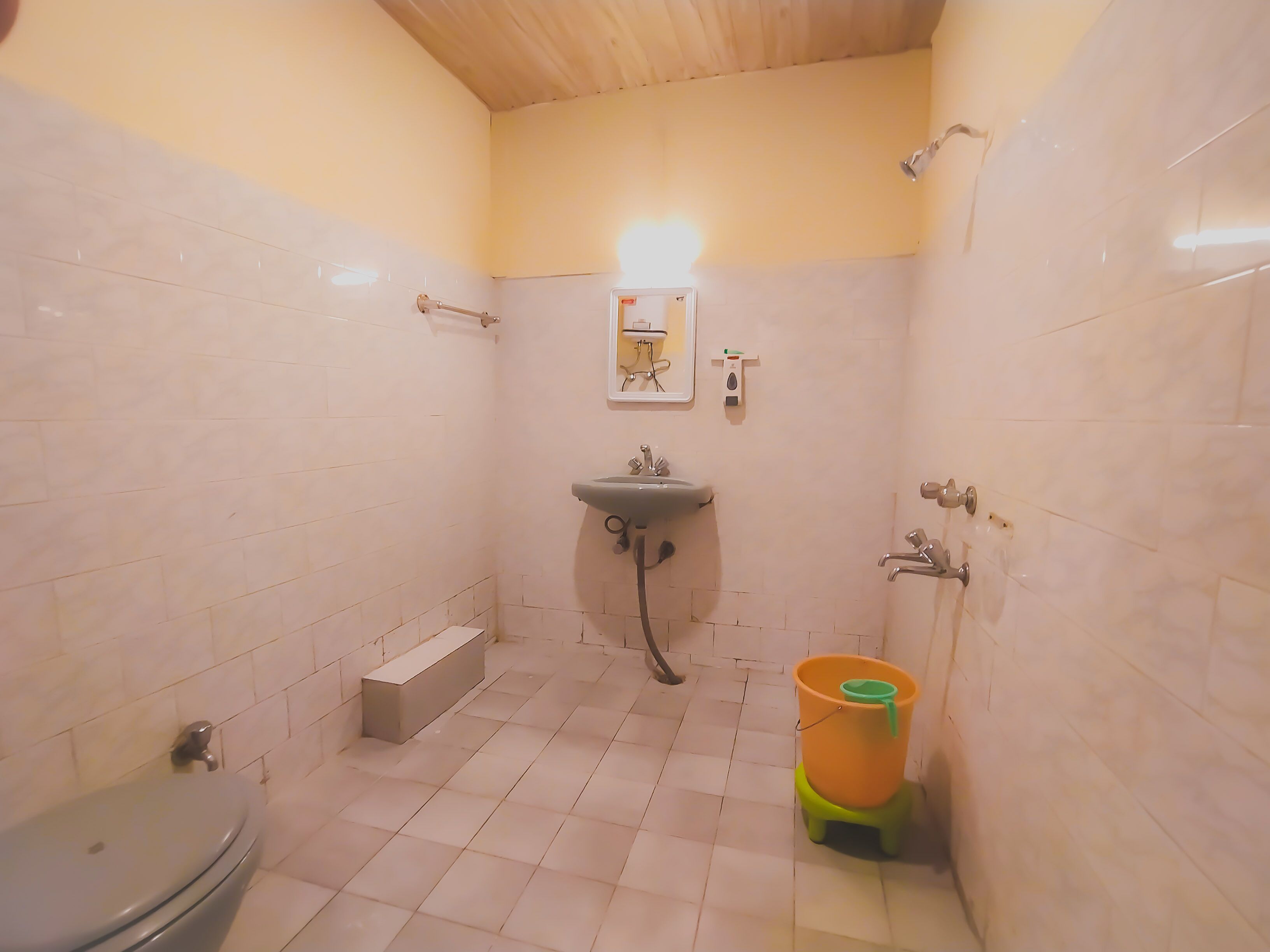 Standard Room | Bathroom