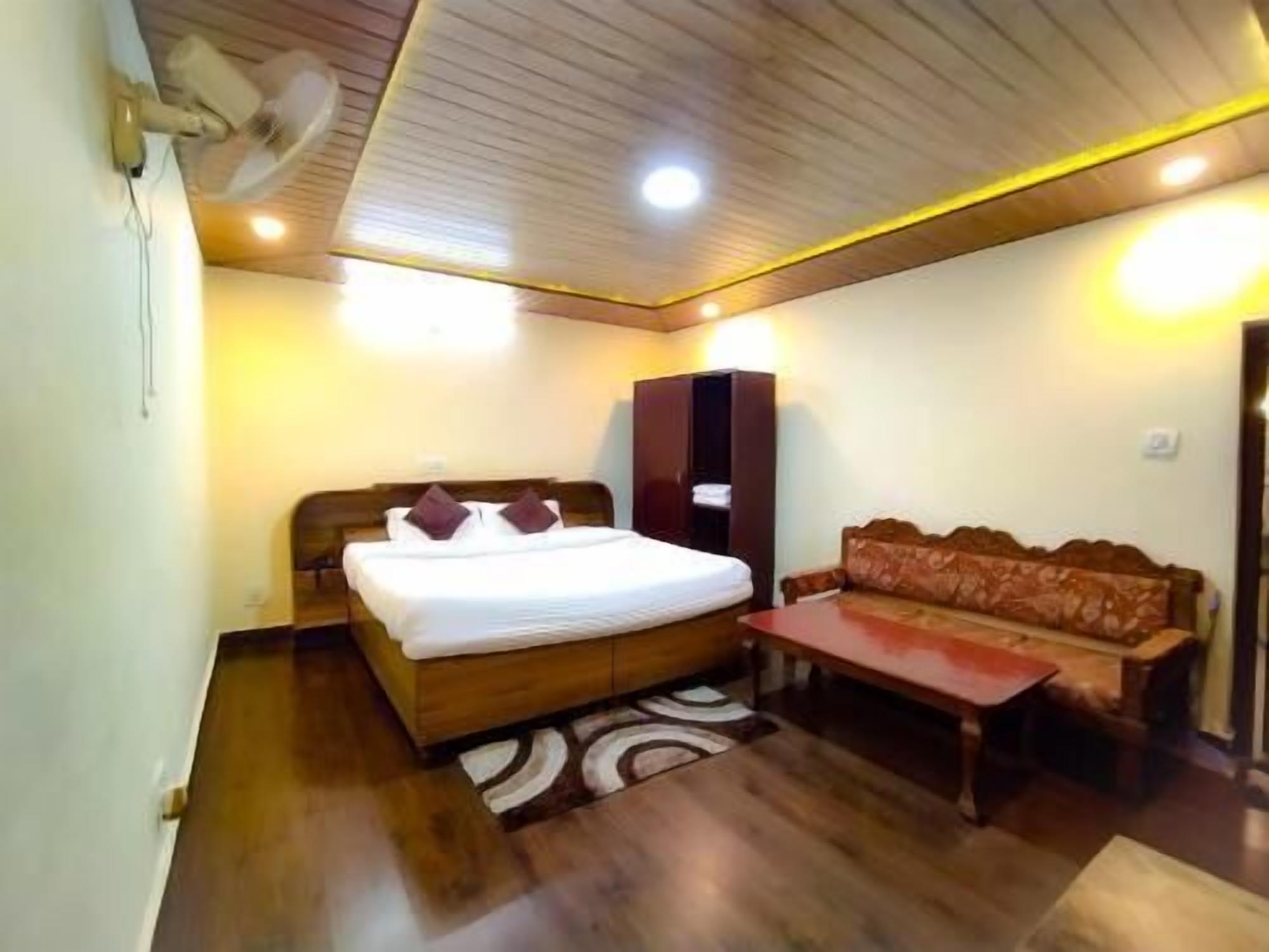 Ropa de cama de alta calidad, escritorio, wifi gratis y ropa de cama 