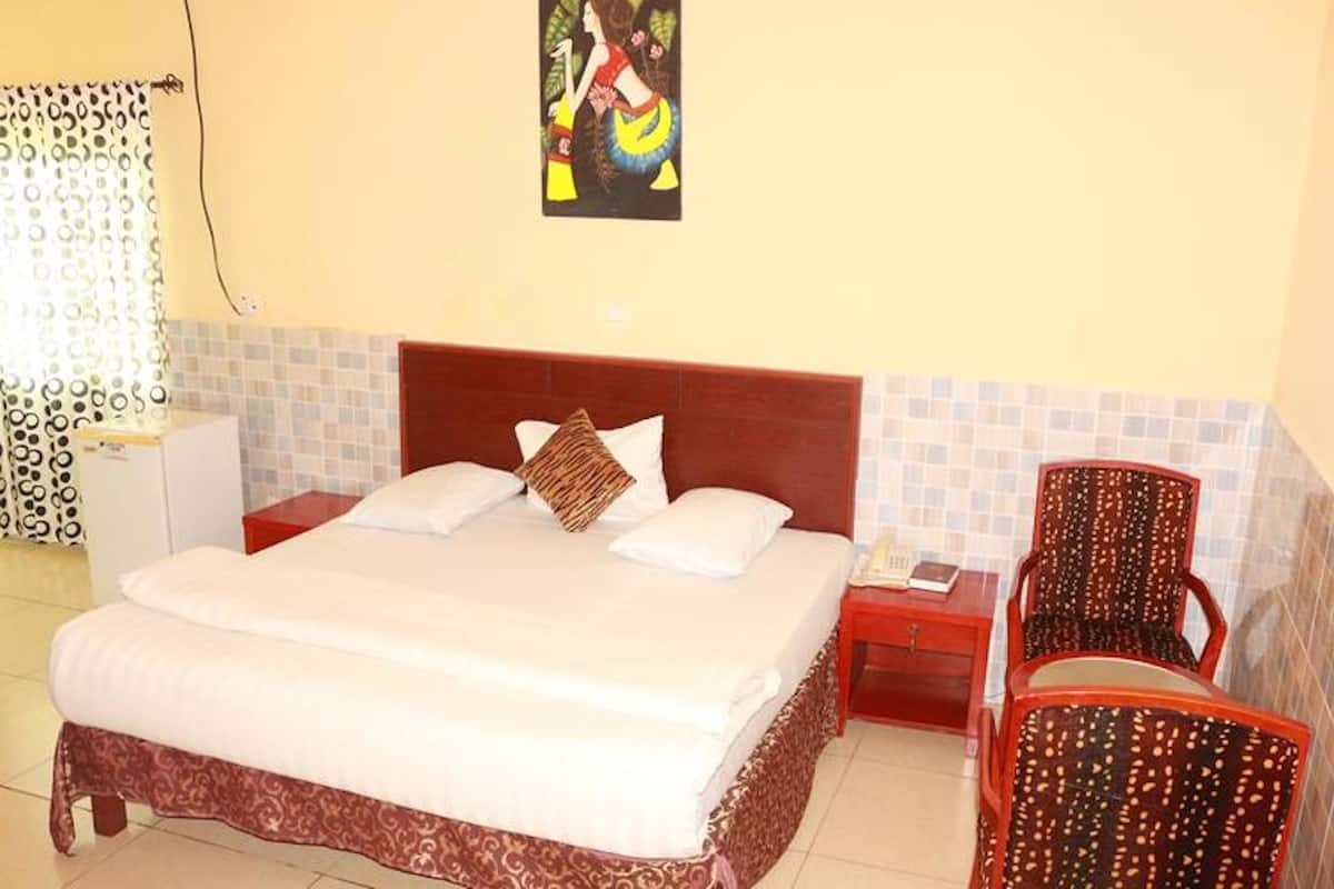 Deluxe suite, 1 queensize bed, niet-roken | Een bureau, een laptopwerkplek, gratis wifi, beddengoed