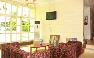 Área de estar no saguão