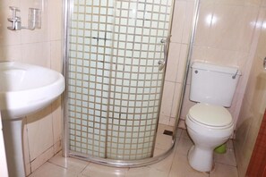 Bathtub, deep-soaking bathtub, towels